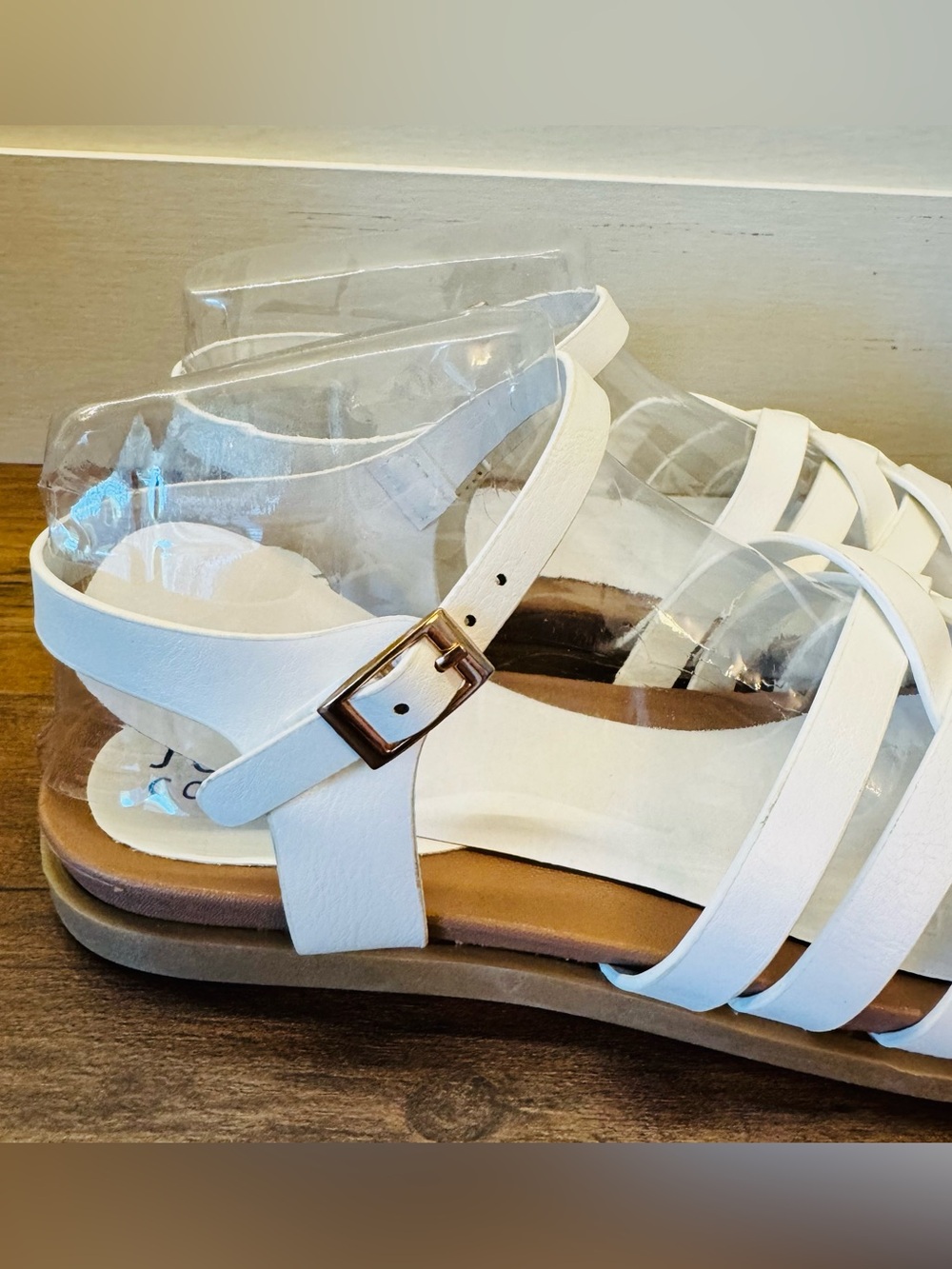 Journee Collection Kimmie White Woven Fisherman Sandals 5.5 - Picture 6 of 8